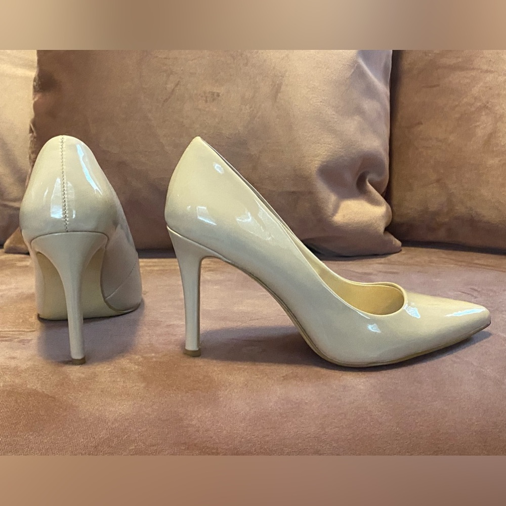 Nine West Ezra nude patent heels, size 6M, nearly perfect condition